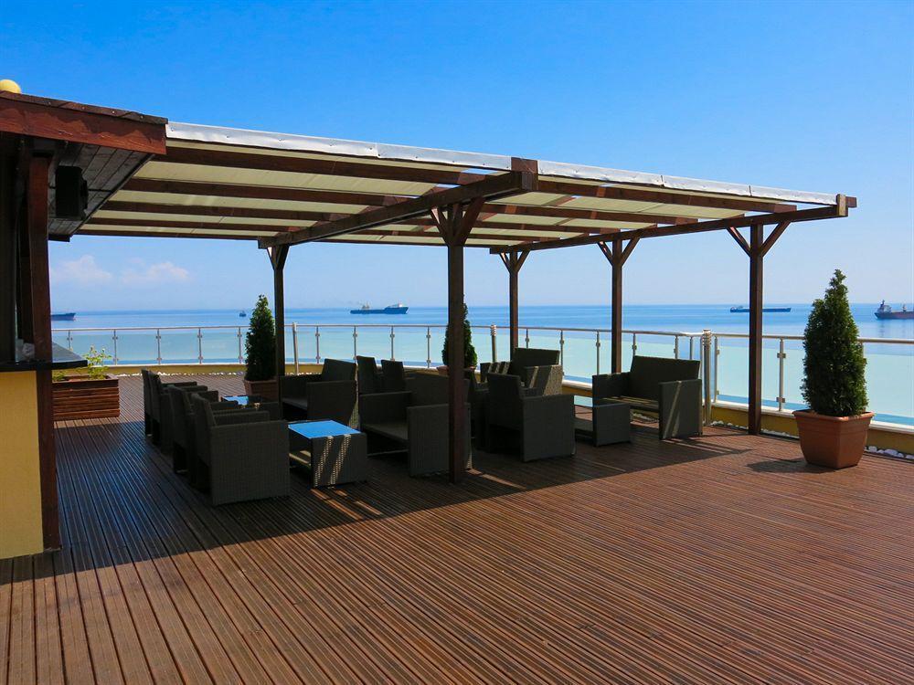 Family Hotel Albizia Beach Varna Exteriör bild