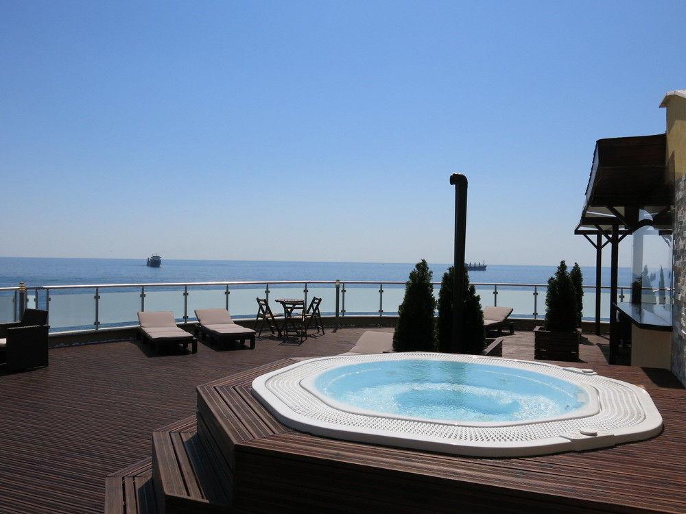 Family Hotel Albizia Beach Varna Exteriör bild