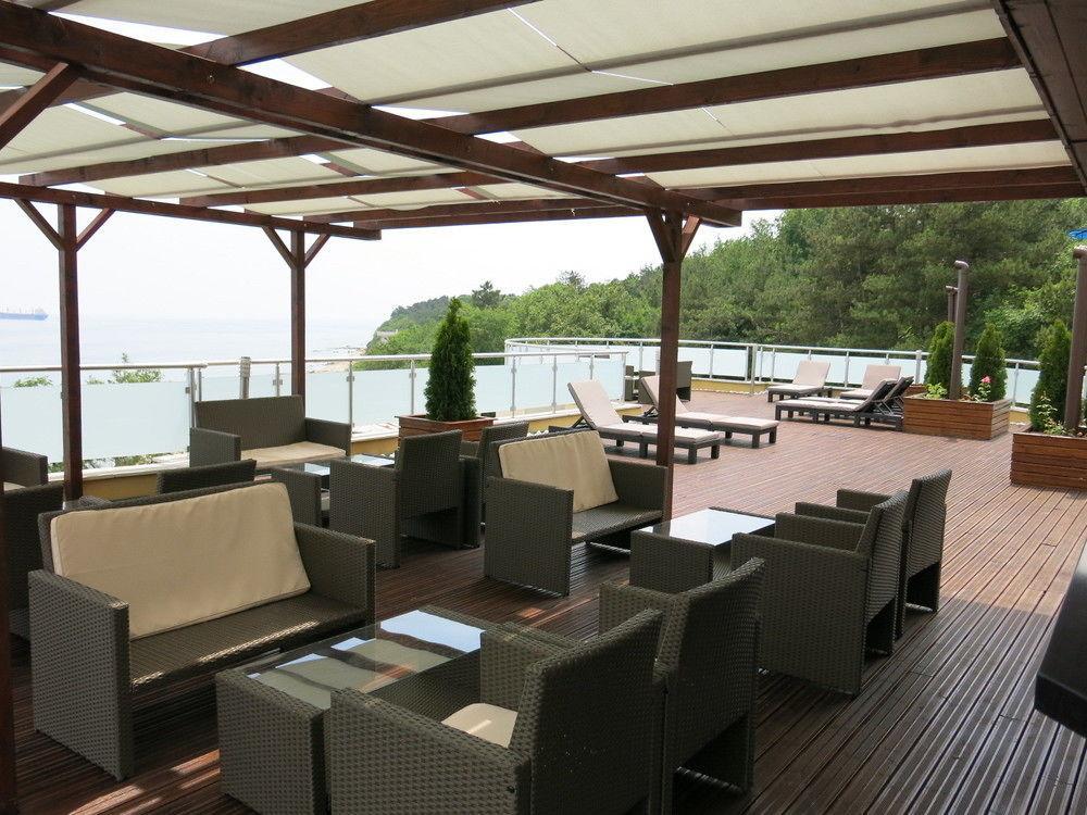 Family Hotel Albizia Beach Varna Exteriör bild