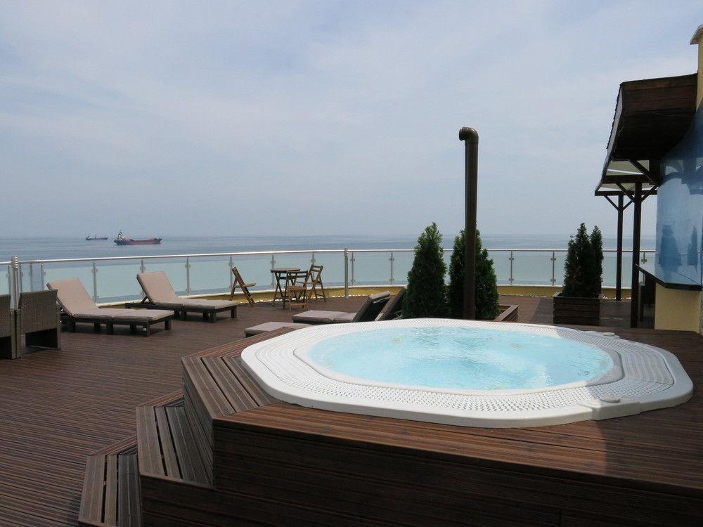 Family Hotel Albizia Beach Varna Exteriör bild