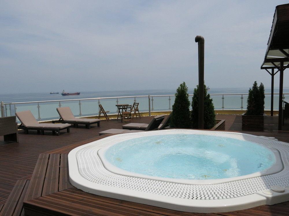 Family Hotel Albizia Beach Varna Exteriör bild